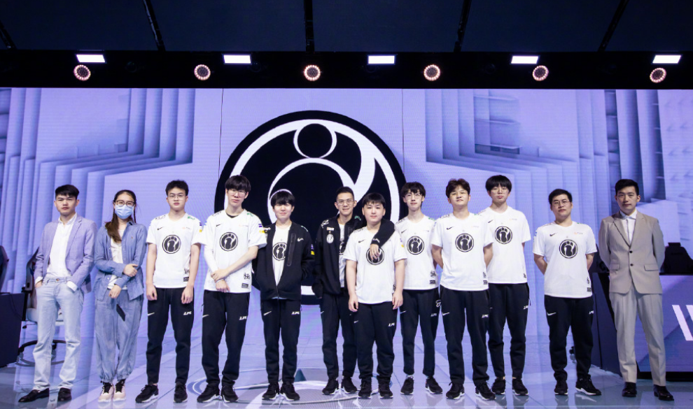 他在对阵瓦 他在对阵瓦